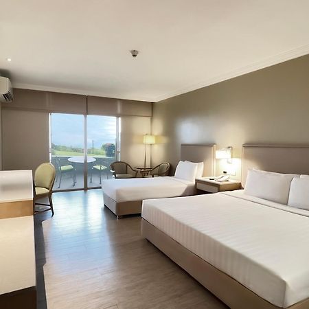 Taal Vista Hotel Tagaytay City Esterno foto Deluxe Room