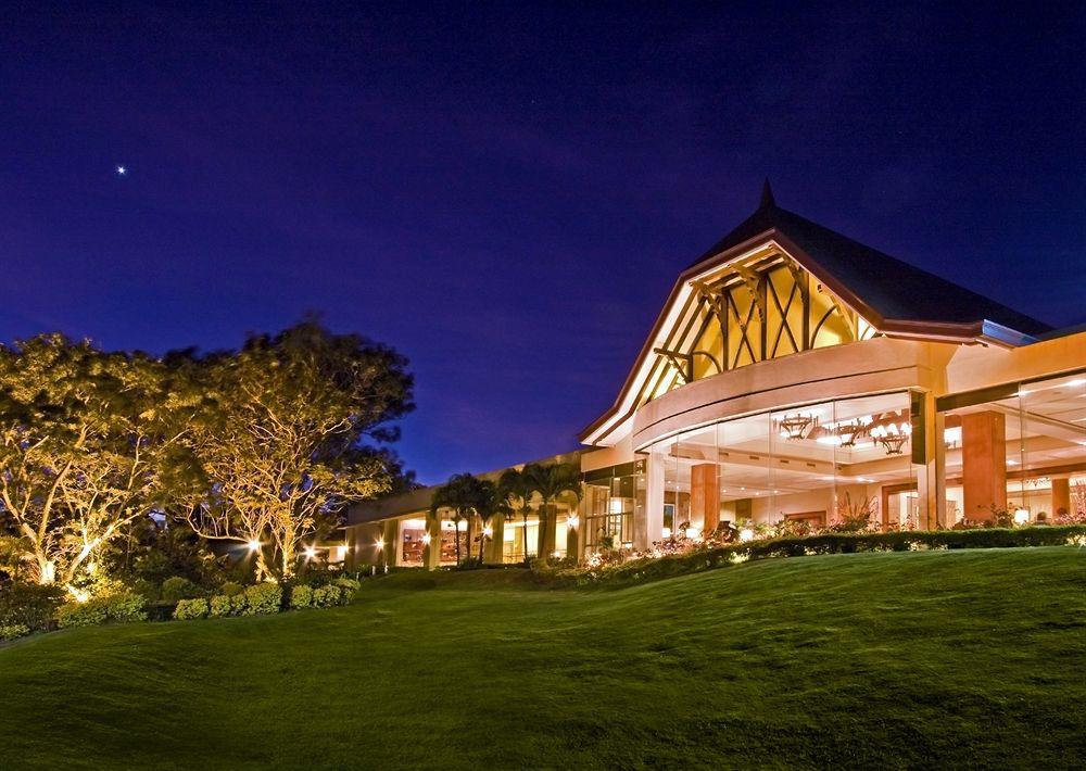 Taal Vista Hotel Tagaytay City Esterno foto The Royal Thai Golf and Country Club