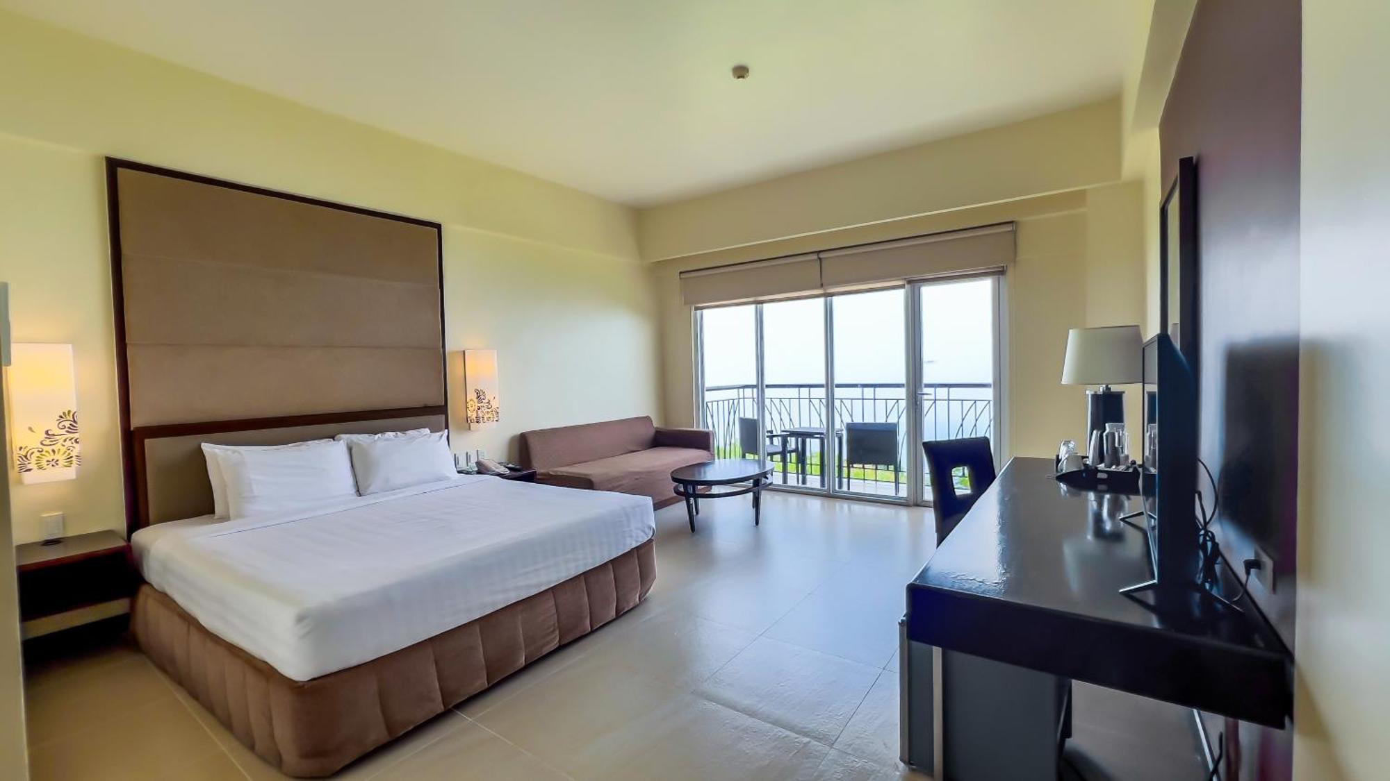 Taal Vista Hotel Tagaytay City Esterno foto Deluxe Room