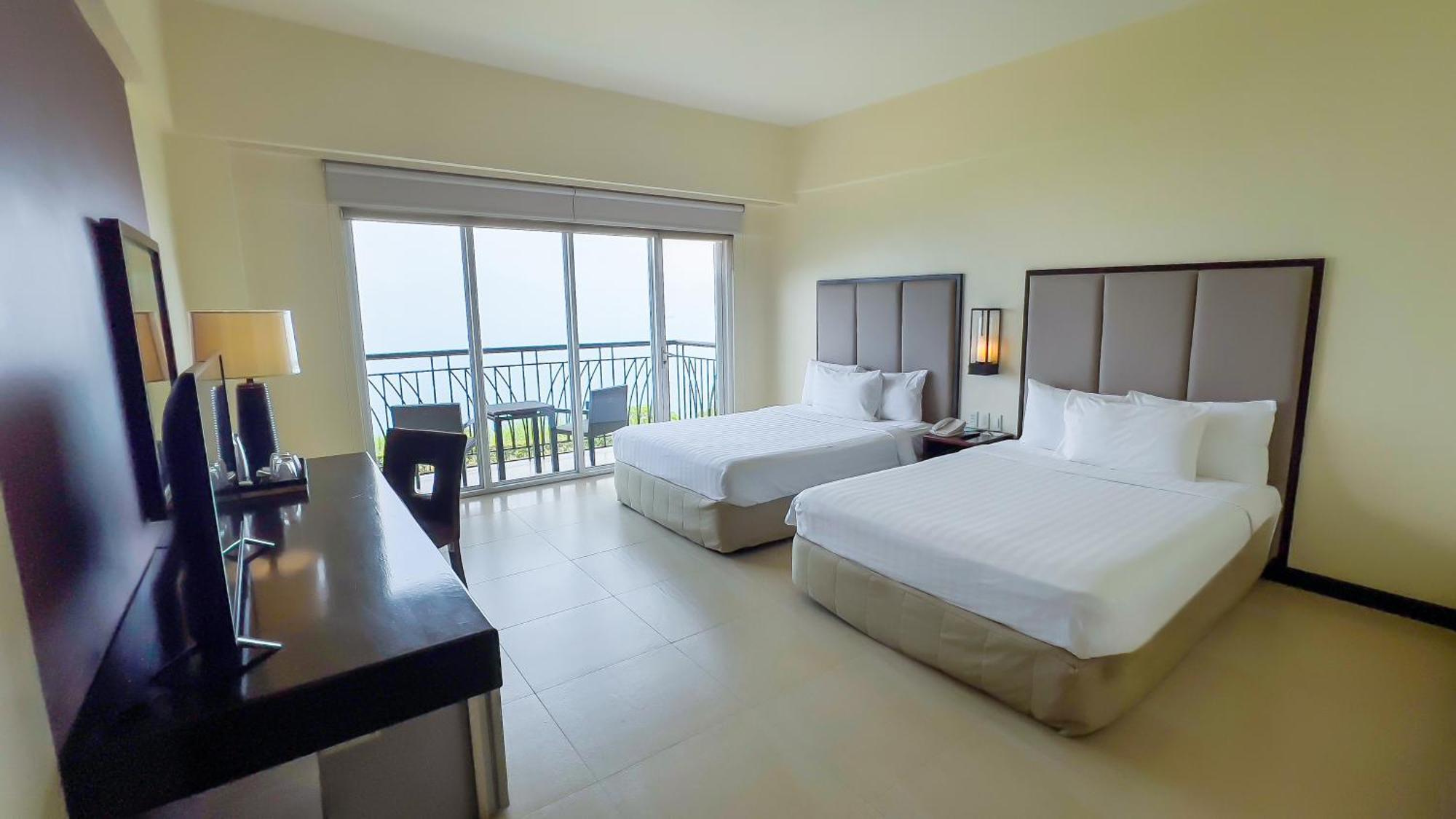Taal Vista Hotel Tagaytay City Esterno foto Deluxe Ocean View