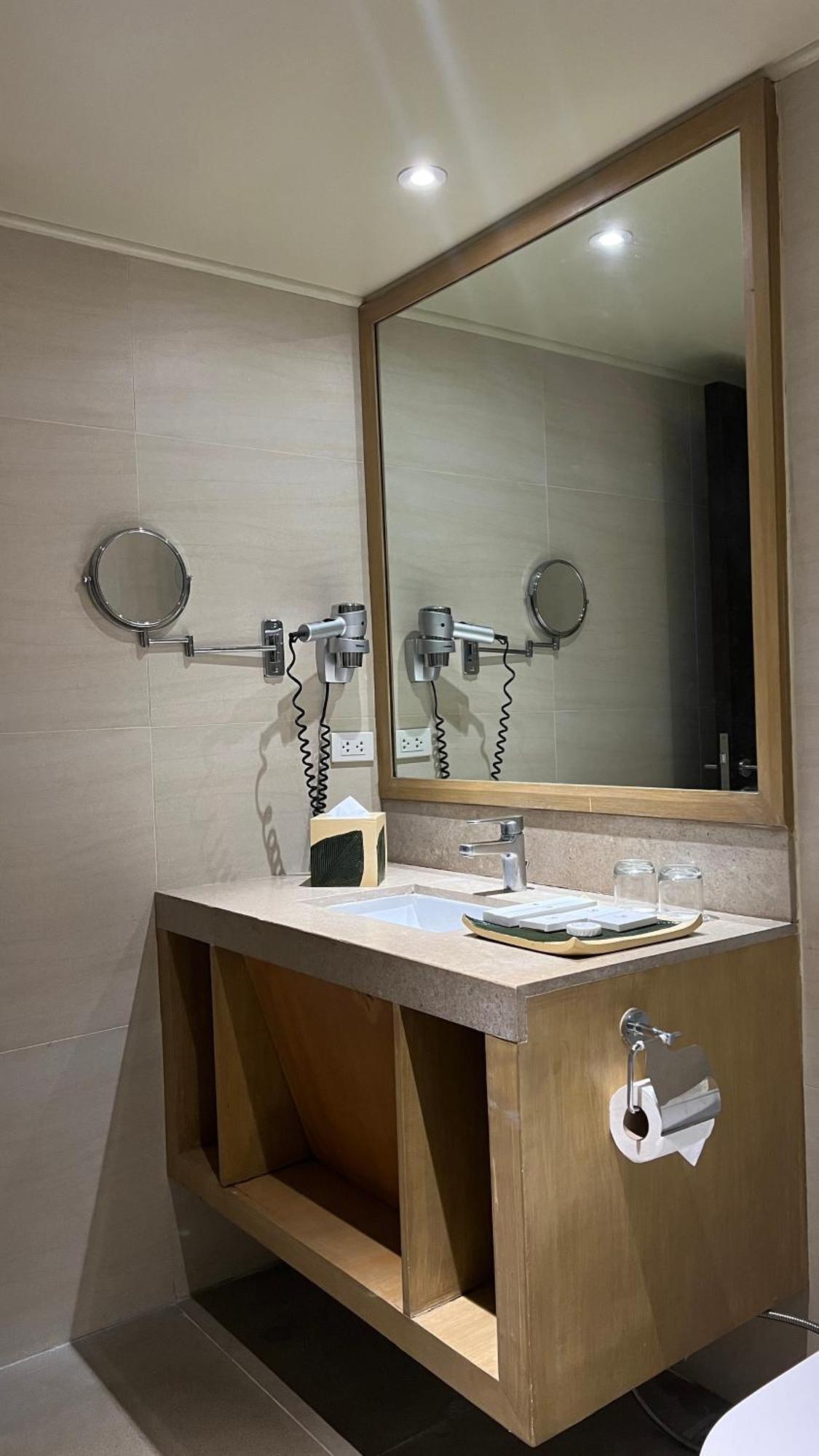 Taal Vista Hotel Tagaytay City Esterno foto A hair dryer mounted on a wall