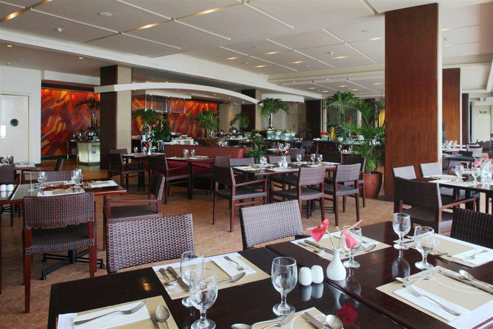 Taal Vista Hotel Tagaytay City Esterno foto The restaurant